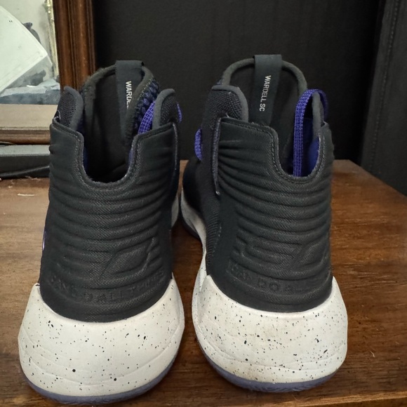 Sold
Stephen Curry Under Armour
Curry 3Zero
White / Purple / Blue
Size 13 - Picture 7 of 7